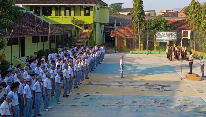 Sambangi SMK Islam Sudirman, Kapolres Semarang Imbau Siswa Tak Tawuran hingga Langgar Hukum