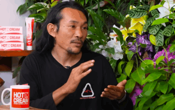 Abdul Haris Agam, porter di gunung Rinjani penolong Julia, pendaki asal Brazil. (YouTube/Denny Sumargo)