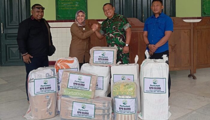 Perum Perhutani KPH Blora Serahkan Bantuan untuk Satgas Pamtas RI-PNG