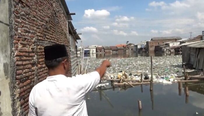 Warga Tambaklorok Hidup di Tengah Gunungan Sampah, Desak Pemerintah Bertindak
