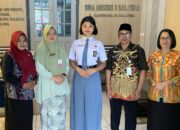 Anindya Putri Aprilia (tengah), siswi kelas XI SMAN 3 Salatiga mencatat sejarah. Untuk kali pertama, Kota Salatiga bakal memiliki anggota Paskibraka putri tingkat nasional. (Heri/beritajateng.tv)
