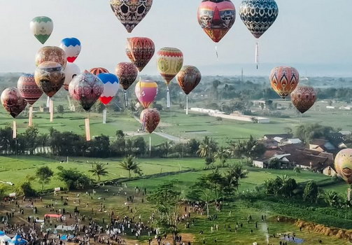 festival balon udara Obelix Village