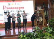 Bupati Blora H. Arief Rohman canangkan bulan dana PMI 2025, di pendopo rumah dinas Bupati, Jumat 11 Juli 2025. Heri/Blora