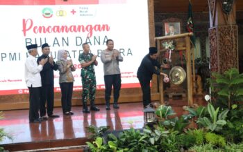 Bupati Blora H. Arief Rohman canangkan bulan dana PMI 2025, di pendopo rumah dinas Bupati, Jumat 11 Juli 2025. Heri/Blora
