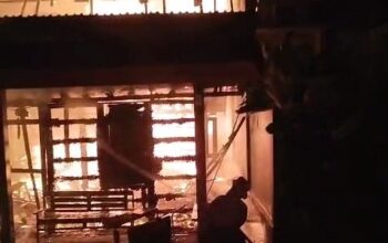 petugas pemadan kebakaran blora rumah