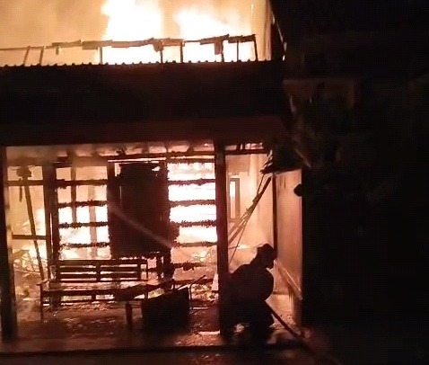 petugas pemadan kebakaran blora rumah