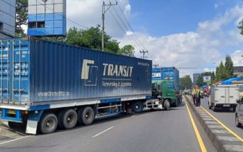 arus lalu lintas tersendat // truk ungaran