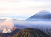 Para Pendaki Tunda Perjalananmu! Gunung Semeru Sedang Tidak Ramah