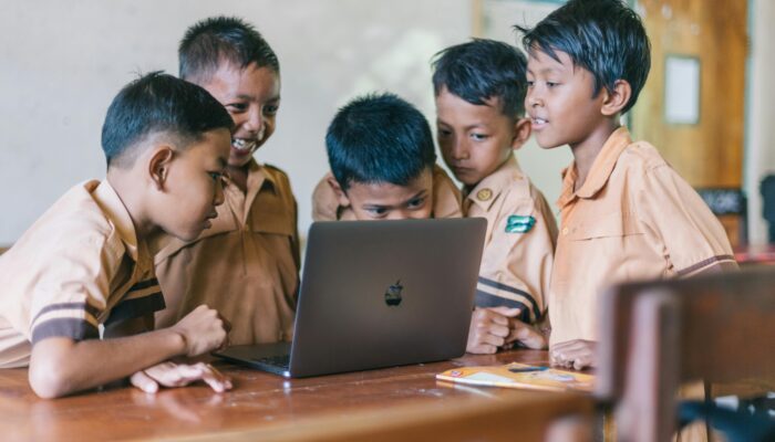 5 Toko Seragam Sekolah Terjangkau di Semarang, Cocok Buat Orang Tua Hemat!