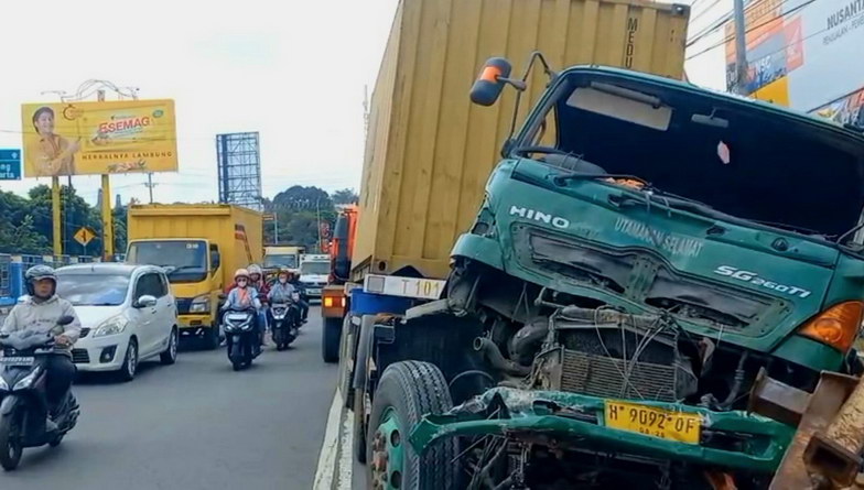 truk kecelakaan bawen