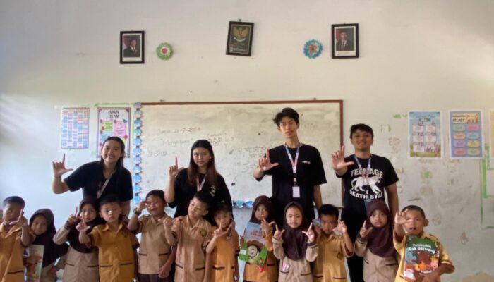 Mahasiswa KKN-T Literasi Undip Ajak Siswa SD di Desa Ngombak Membaca Nyaring