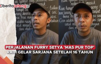 Furry Setya lulus sarjana