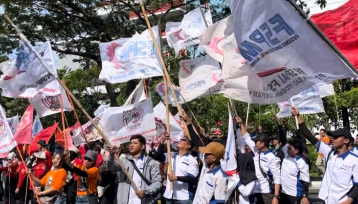 Demo Buruh di Semarang Sindir Gaji DPR Rp3 Juta per Hari: Padahal Kerjanya Cuma Tidur