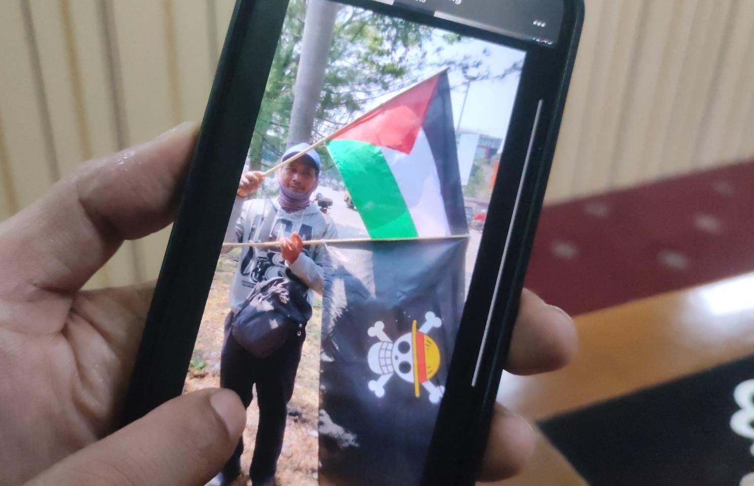 Satpol PP Waspadai Bendera One Piece Dikibarkan di Kota Semarang
