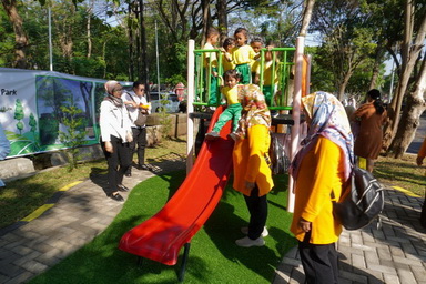 Taman Kecil di Semarang Diubah Jadi Mini Eco Smart Park, Ada Play Ground Hingga Green House