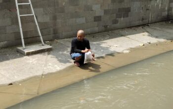 Kisah Inspiratif Pemuda di Semarang, Rutin Tebar Benih Ikan Demi Pulihkan Ekosistem Sungai