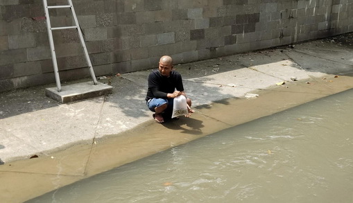 Kisah Inspiratif Pemuda di Semarang, Rutin Tebar Benih Ikan Demi Pulihkan Ekosistem Sungai