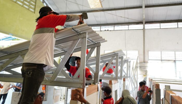 Kolaborasi PT Ragam Tangguh Fortindo, DPRKPP Surabaya, dan ITS Beri Pelatihan Pemasangan Atap UPVC DR.SHIELD