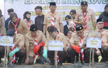 Pemkot Semarang Targetkan Tanam 10.000 Mangrove di Tepi Pantai Semarang