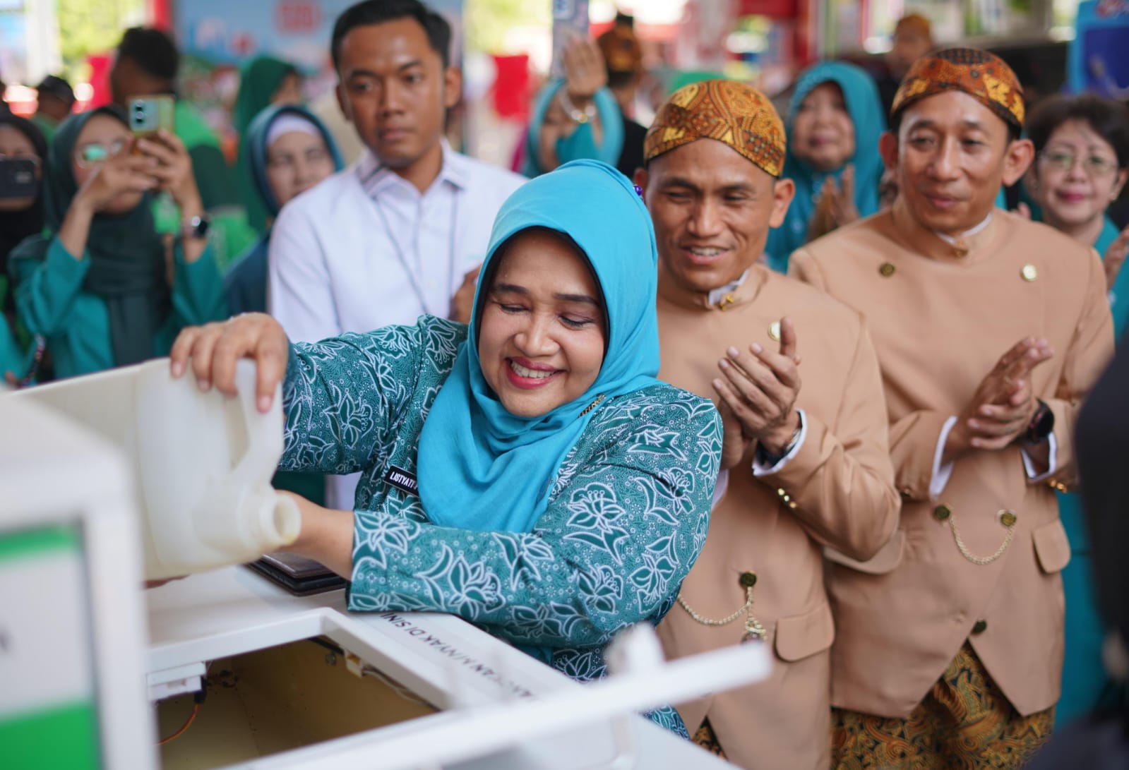Pertamina Ajak Ibu-ibu PKK Tukar Jelantah Jadi Rupiah, Apresiasi Ojol dengan Pertamax Gratis di HUT RI ke-80