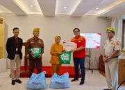 Alfamart Gandeng Happily Bagikan Paket Sembako untuk Veteran di 10 Kota