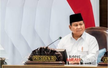 Presiden Prabowo Subianto ketika memimpin rapat