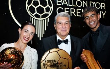 Joan Laporta (tengah), Lamine Yamal (kanan) dan Aitana Bonmati (kiri) ketika menghadiri Ballon D'or Ceremony.