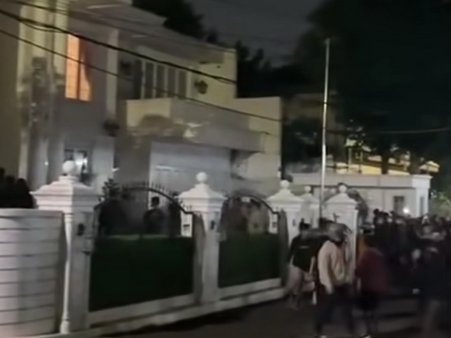 Massa jarah rumah DPR RI dan Pejabat