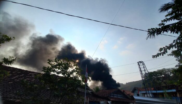 Kebakaran Sumur Minyak Ilegal di Blora Gegerkan Warga: Satu Tewas, Dua Terluka