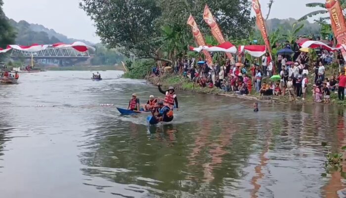 Serunya Lomba Dayung Tradisional Dusun Sumurup Semarang, Warga Padati Tepi Hulu Sungai Tuntang