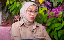 dr. Reza Gladys dalam podcast bersama Denny Sumargo, baru-baru ini. (YouTube/Curhat Bang Denny Sumargo)