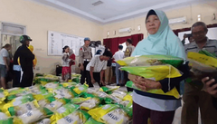 Hemat Belanja Dapur! Polsek Ungaran Jual Beras Rp58 Ribu per 5 Kg