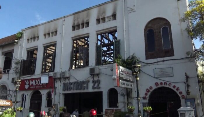 Api Muncul Dini Hari, Restoran Sego Bancakan di Kota Lama Semarang Kebakaran, Lantai Dua Ludes