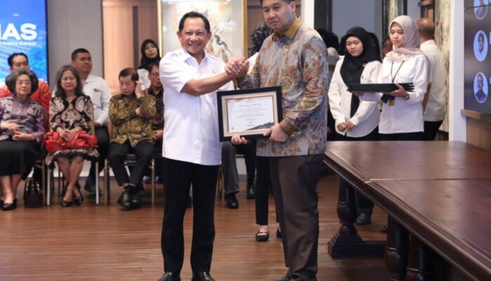 Sukseskan Program 3 Juta Rumah, Mendagri Raih Penghargaan di Hapernas 2025: Supervisi Jateng hingga Aceh
