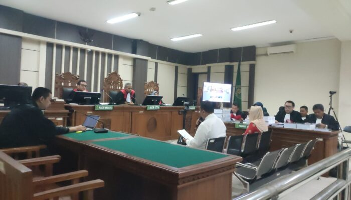 Bacakan Pledoi Sambil Berlinang Air Mata, Alwin Basri: Saya Bukan Representasi Walikota Semarang