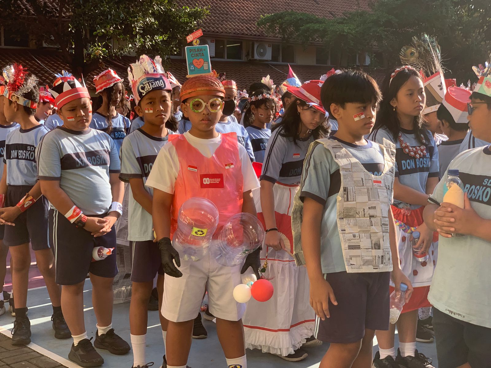 karnaval merah putih SD
