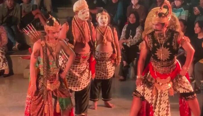 Debut Tokoh Utama, Pemeran Gatotkaca Hidupkan Karakter di Wayang On The Street