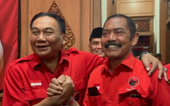 Keterangan foto: Ketua DPP PDIP Bidang Pemenangan Pemilu Legislatif, Bambang ‘Pacul’ Wuryanto (kiri) dan Plt Ketua DPD PDIP Jawa Tengah FX Rudy (kanan) saat dijumpai di Panti Marhaen, Kota Semarang, Senin, 25 Agustus 2025. (Made Dinda Yadnya Swari/beritajateng.tv)