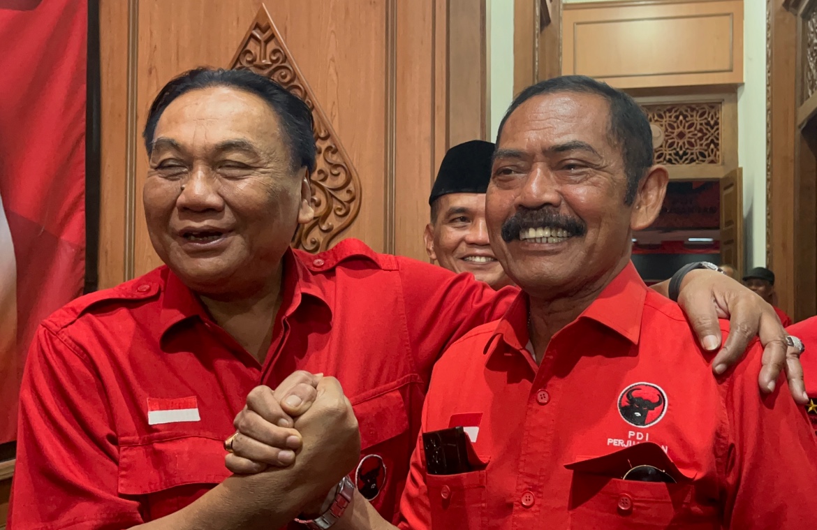 Keterangan foto: Ketua DPP PDIP Bidang Pemenangan Pemilu Legislatif, Bambang ‘Pacul’ Wuryanto (kiri) dan Plt Ketua DPD PDIP Jawa Tengah FX Rudy (kanan) saat dijumpai di Panti Marhaen, Kota Semarang, Senin, 25 Agustus 2025. (Made Dinda Yadnya Swari/beritajateng.tv)