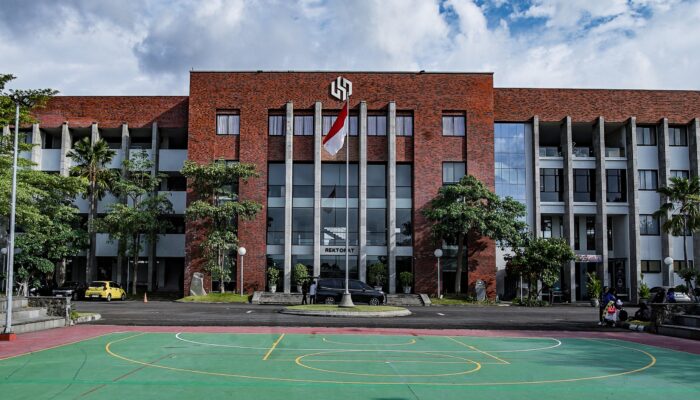 Terobosan Baru Universitas Harkat Negeri Tegal, Gratis Uang Gedung dengan Kode Referal!