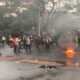 Aksi Demo Ojol di Polda Jateng Semarang Ricuh, Lemparan Bangkai Tikus hingga Bom Molotov