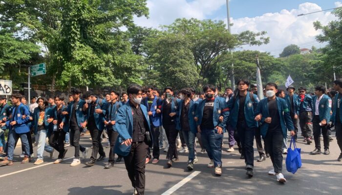 Demo Mahasiswa UNDIP di Polda Jateng Semarang, Tuntut Penegakan HAM dan Transparansi Polisi
