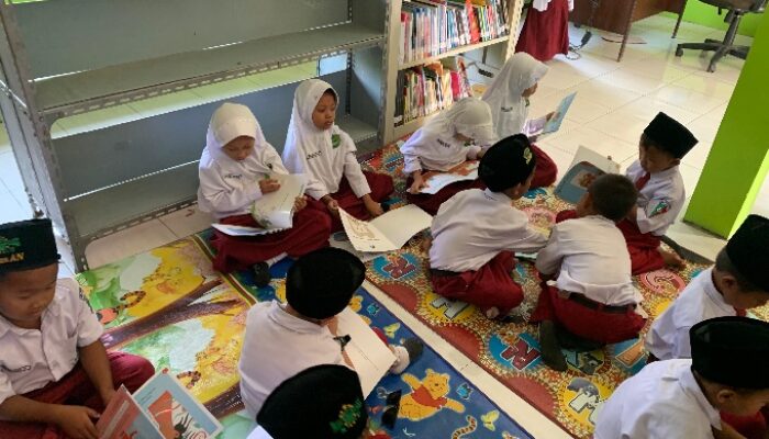 Bangkitkan Semangat Literasi di Desa Karangpaing, Mahasiswa KKN Undip Gandeng Komunitas dan Warga Lokal