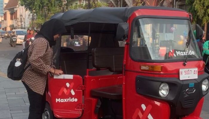 Sensasi Naik Bajaj Keliling Semarang, Menikmati Angin Sore di Simpang Lima hingga Kota Lama
