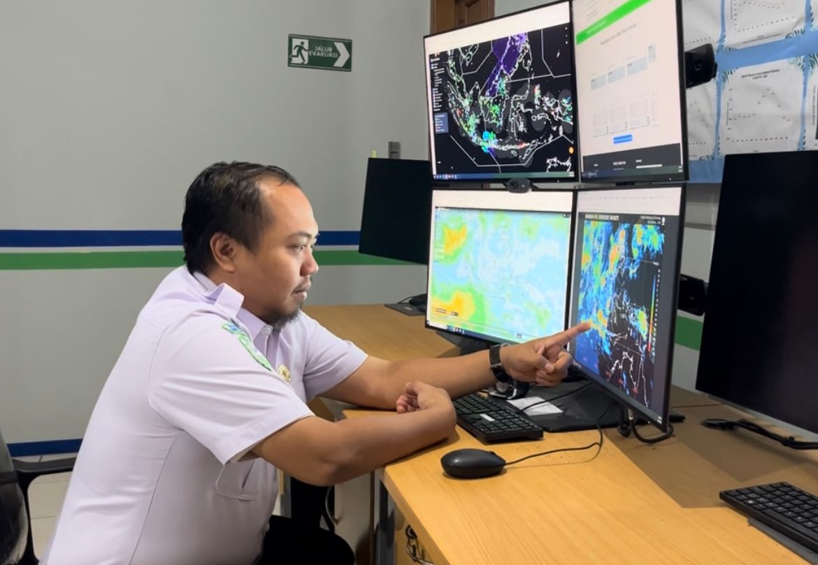Cuaca Semarang Panas