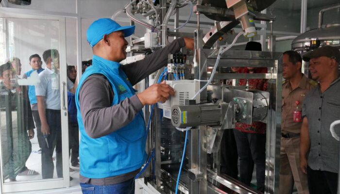 Masjid Jami Jatisari Semarang dan Mr. Refill Launching Air Minum Isi Ulang Ramah Lingkungan