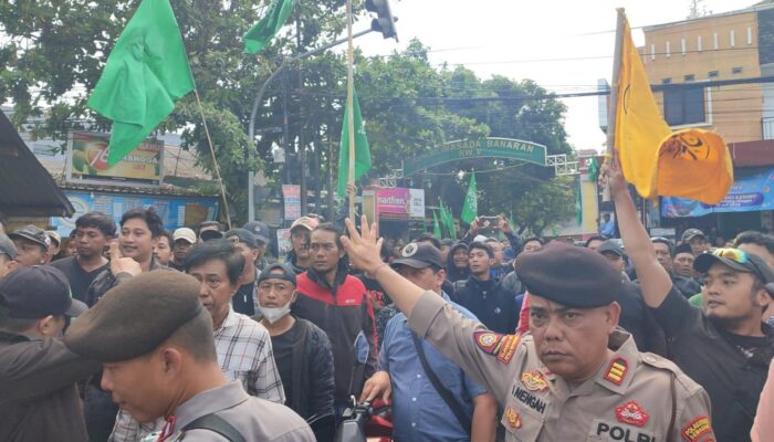 Eksekusi Rumah Kiai di Gunungpati Batal, Diwarnai Sholawat Hingga Aksi Dorong