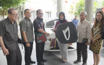 Serahkan Hadiah, Iswar Aminuddin Ungkap Semargres Ungkit Pertumbuhan Ekonomi