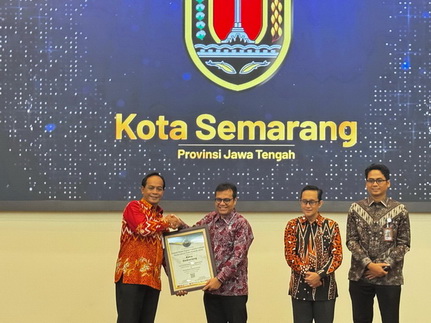 Terbaik dalam Transformasi Digital, Kota Semarang Boyong Penghargaan GM-DTGI Award 2025