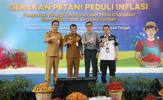 saat acara gerakan petani peduli inflasi komoditas cabai Jawa Tengah di GOR Desa Banyusidi, Kecamatan Pakis, Kabupaten Magelang pada Senin, 22 September 2025.